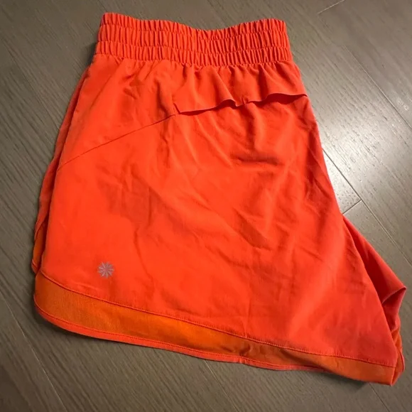 Athleta Mesh Racer Run 4 inch Short - Picture 3 of 3
